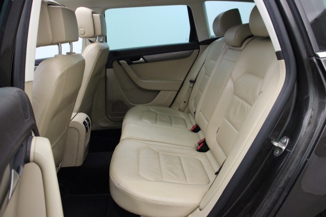 VOLKSWAGEN PASSAT Variant 1.6 TDI R-line BlueMotion - , Autobedrijf Zieleman, Nieuwleusen