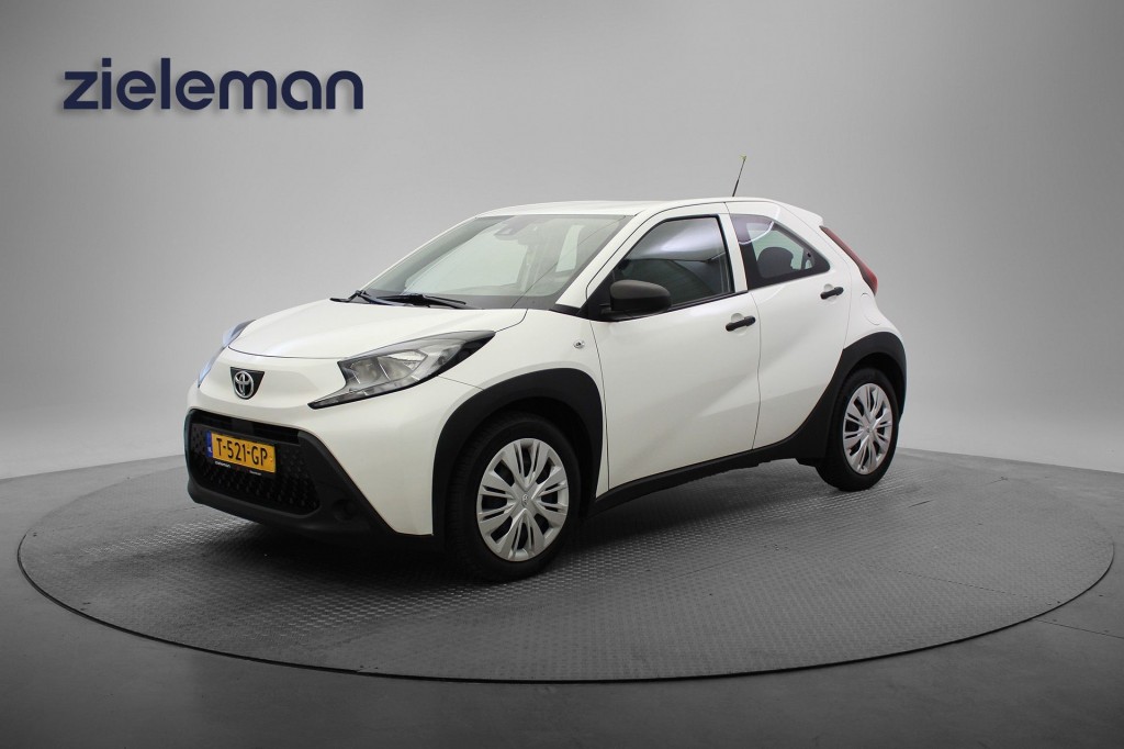 TOYOTA, AYGO X