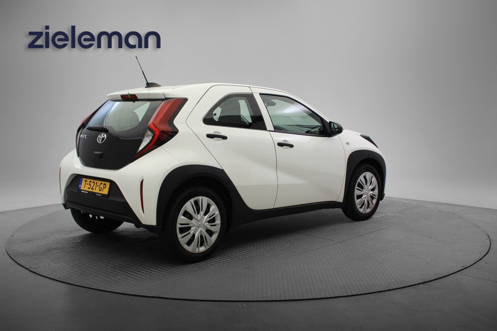 TOYOTA, AYGO X