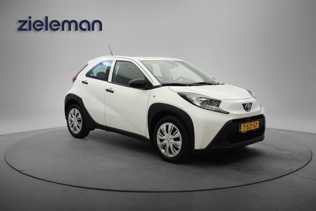 TOYOTA, AYGO X