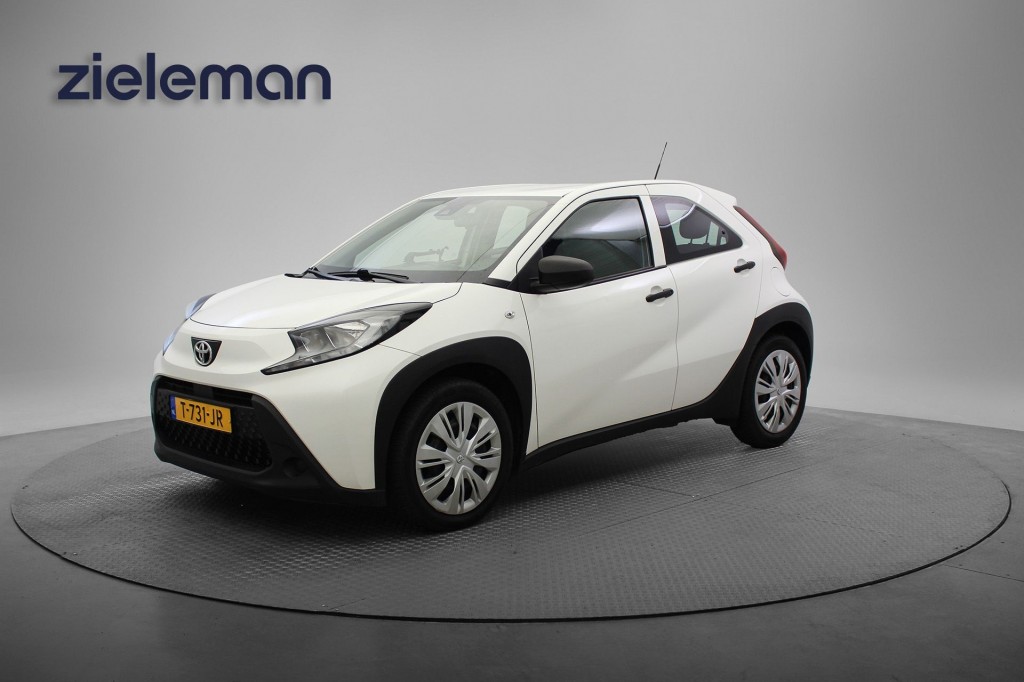 TOYOTA, AYGO X
