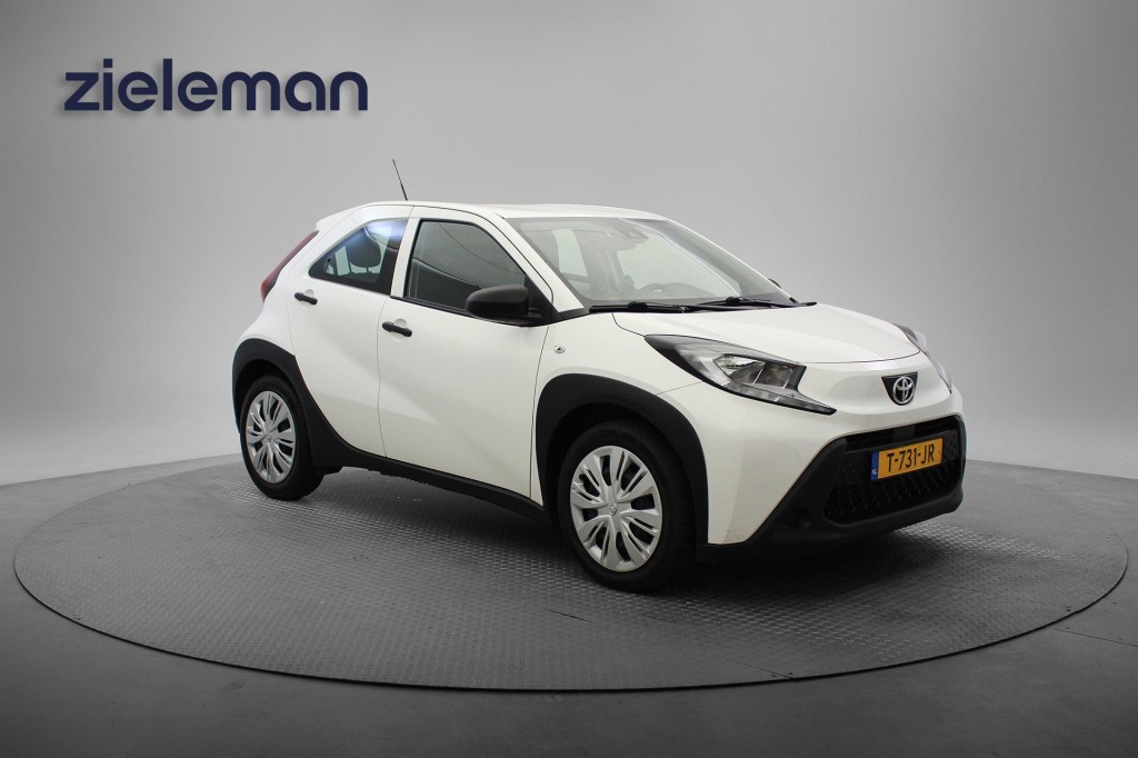 TOYOTA, AYGO X