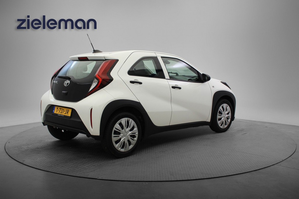 TOYOTA, AYGO X