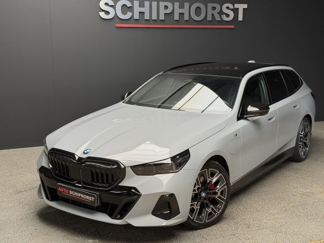 BMW 5-SERIE Touring 530e xDrive M-Sport Pro-trekhaak pano , Auto-Schiphorst, Almelo