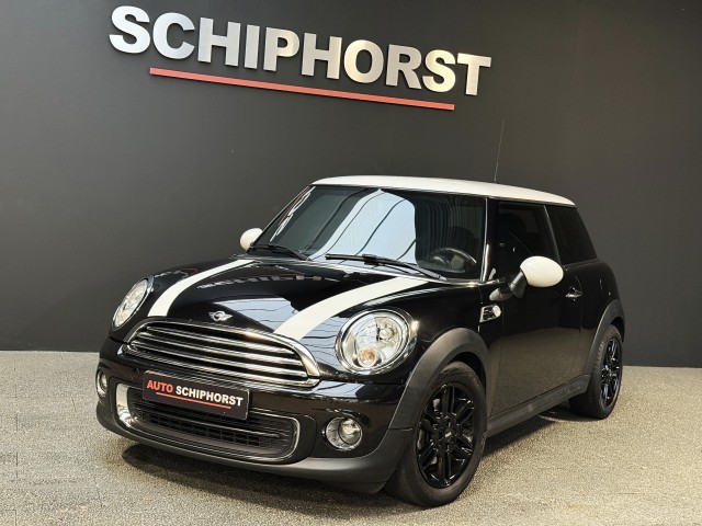 MINI COOPER 1.6 chili airco navi zomer en winter set banden , Auto-Schiphorst, Almelo