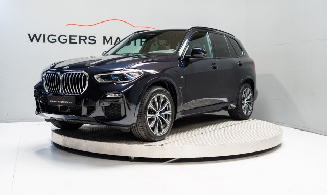 Bmw X5 - 45e Hybrid X-drive, M-sport HIGH Executive, Panodak, H&K audio, Camera, Laser, Carbon Black