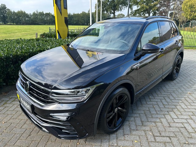 VOLKSWAGEN TIGUAN 1.5 TSI DSG7 R-Line Black Style / Pano / Winterpakket, Autobedrijf Krabbe, WEERSELO