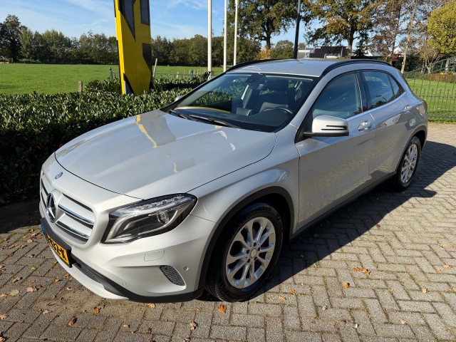 MERCEDES-BENZ GLA-KLASSE 200 Prestige Aut7 Xenon / Winterpakket / Trekhaak, Autobedrijf Krabbe, WEERSELO