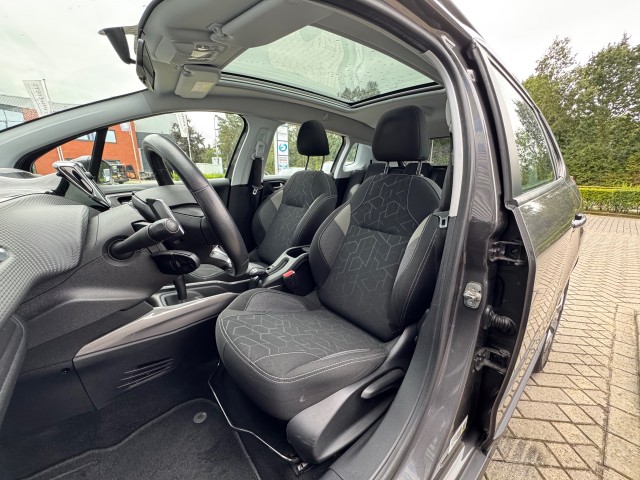 PEUGEOT 2008 SUV 5-drs