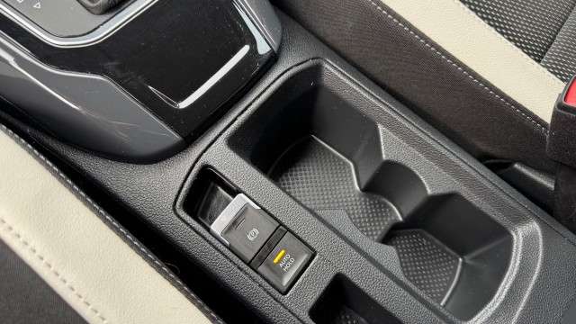 VOLKSWAGEN T-ROC SUV 5-drs