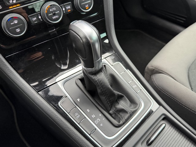 VOLKSWAGEN GOLF Hatchback 5 drs