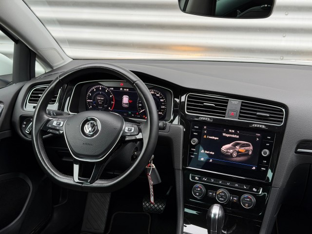 VOLKSWAGEN GOLF Hatchback 5 drs