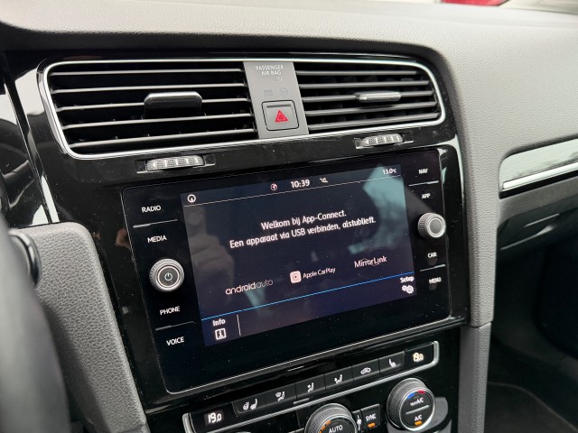 VOLKSWAGEN GOLF Hatchback 5 drs