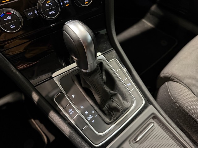 VOLKSWAGEN GOLF Hatchback 5 drs