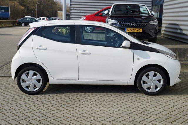 TOYOTA AYGO Hatchback 5 drs