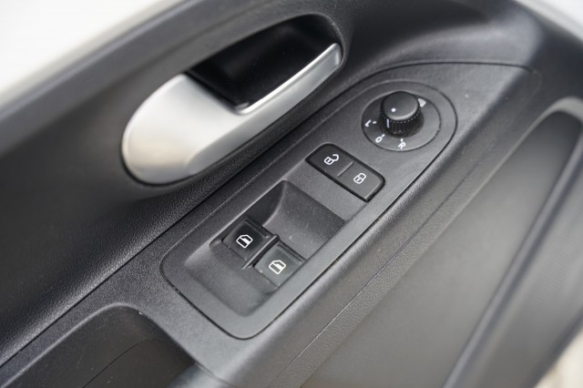 VOLKSWAGEN UP Hatchback 5 drs