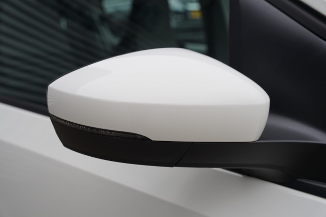 VOLKSWAGEN UP Hatchback 5 drs