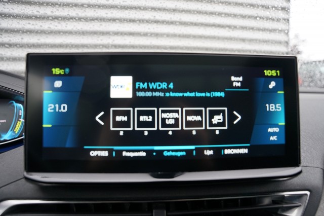 PEUGEOT 3008 SUV 5-drs