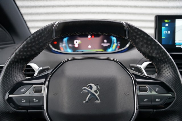 PEUGEOT 3008 SUV 5-drs