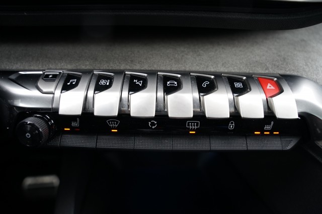 PEUGEOT 3008 SUV 5-drs