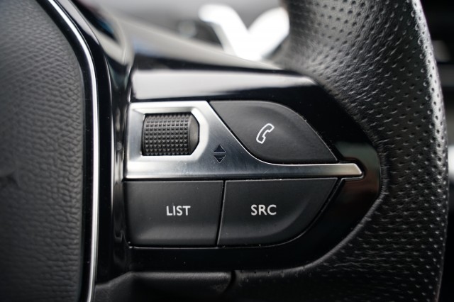 PEUGEOT 3008 SUV 5-drs