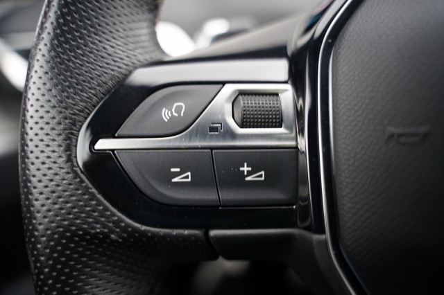 PEUGEOT 3008 SUV 5-drs