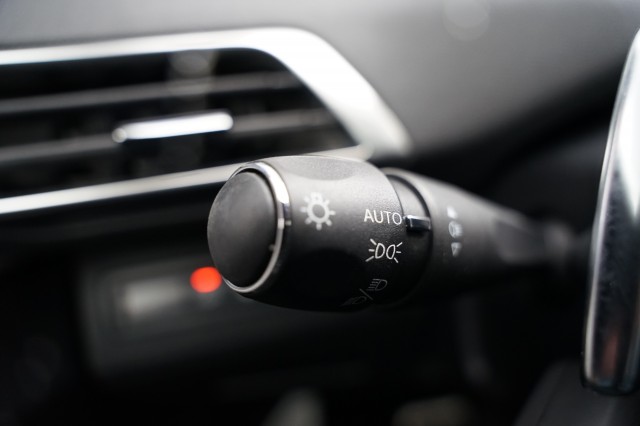 PEUGEOT 3008 SUV 5-drs