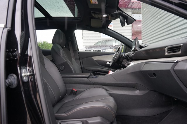 PEUGEOT 3008 SUV 5-drs