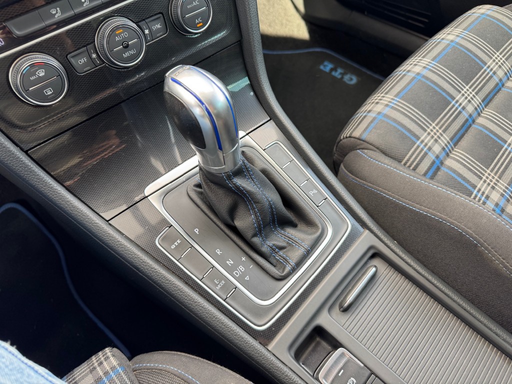 VOLKSWAGEN GOLF Hatchback 5 drs