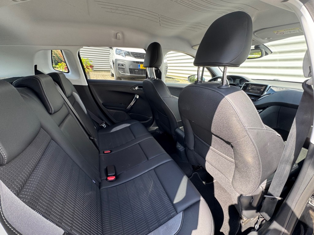 PEUGEOT 2008 SUV 5-drs