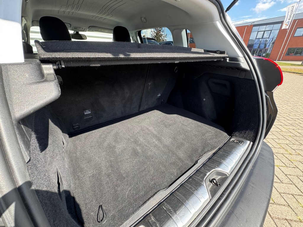 PEUGEOT 2008 SUV 5-drs