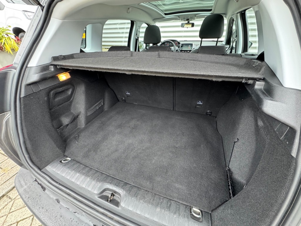 PEUGEOT 2008 SUV 5-drs