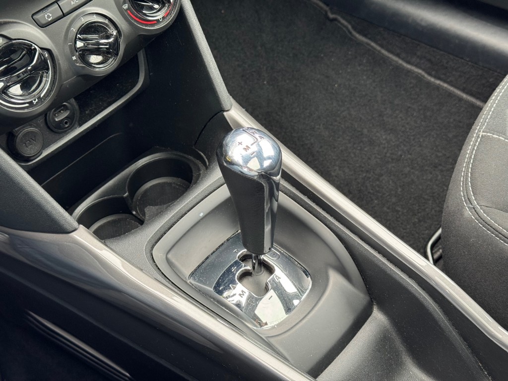 PEUGEOT 2008 SUV 5-drs