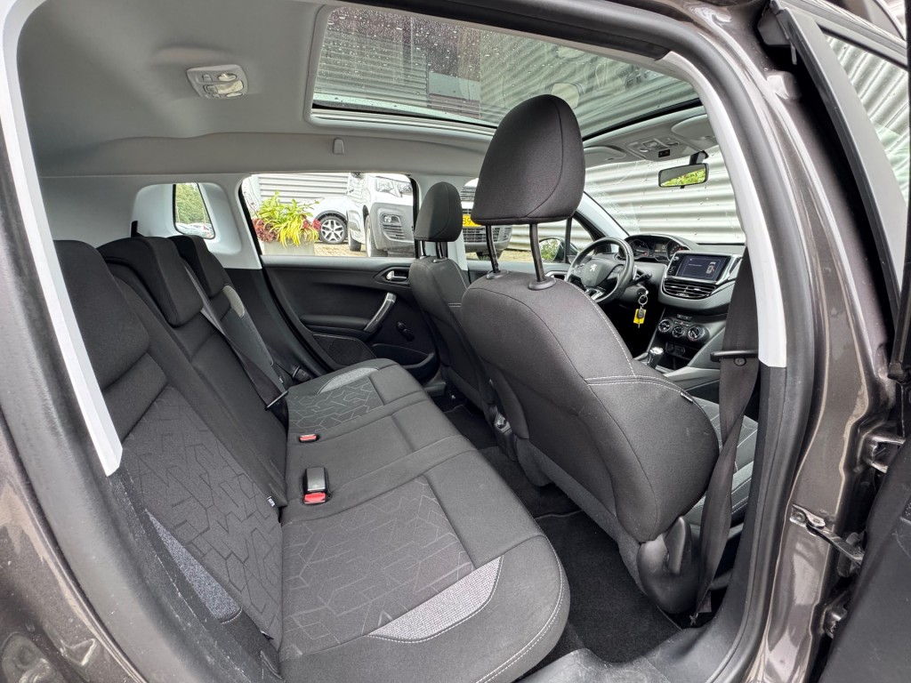 PEUGEOT 2008 SUV 5-drs