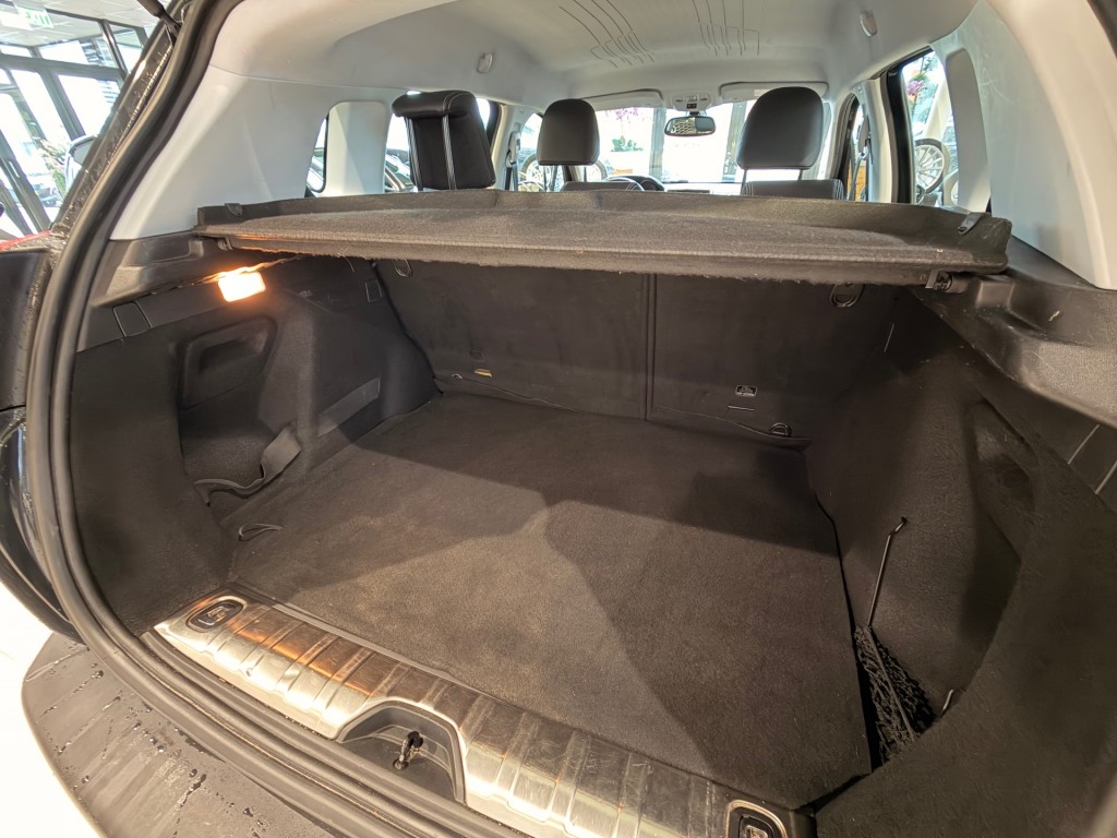 PEUGEOT 2008 SUV 5-drs