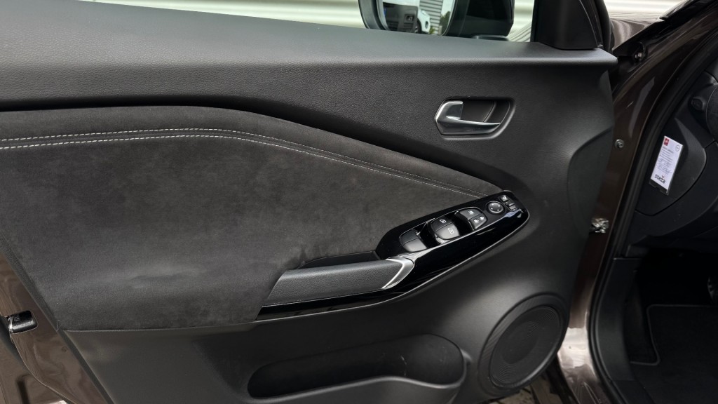 NISSAN JUKE SUV 5-drs