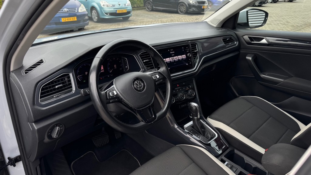 VOLKSWAGEN T-ROC SUV 5-drs