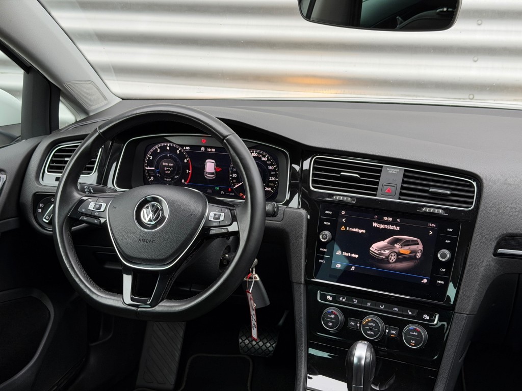 VOLKSWAGEN GOLF Hatchback 5 drs