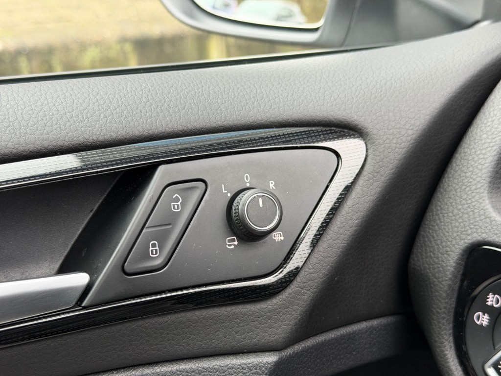 VOLKSWAGEN GOLF Hatchback 5 drs