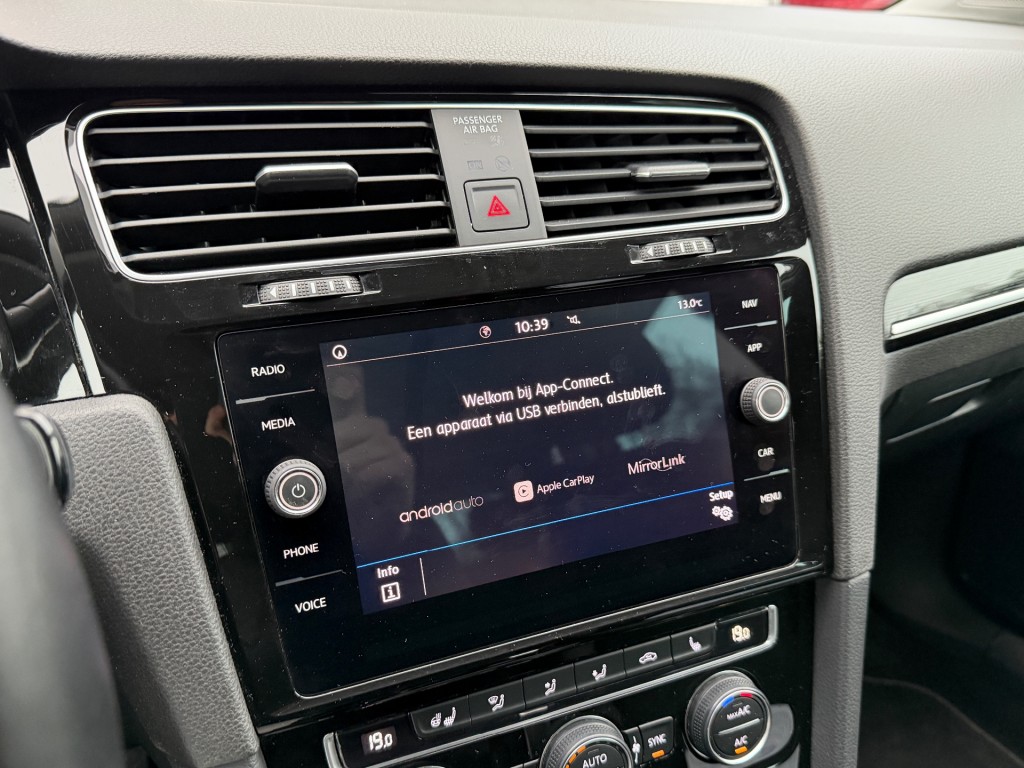 VOLKSWAGEN GOLF Hatchback 5 drs