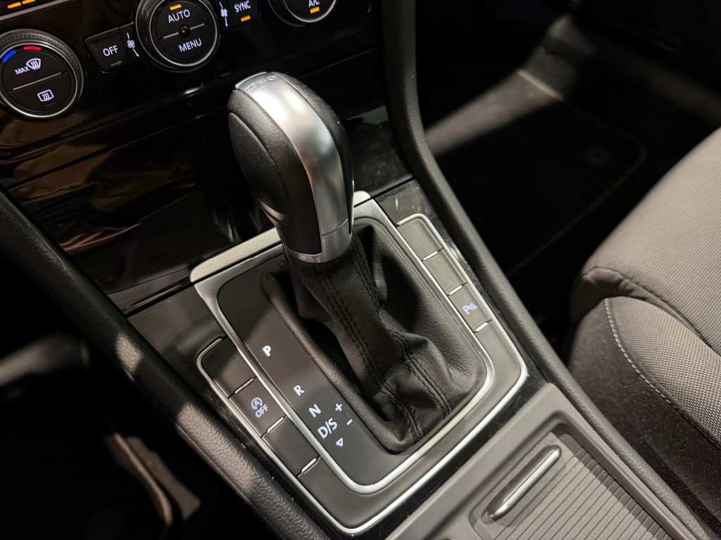 VOLKSWAGEN GOLF Hatchback 5 drs