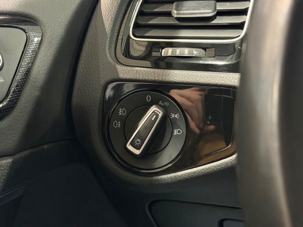 VOLKSWAGEN GOLF Hatchback 5 drs