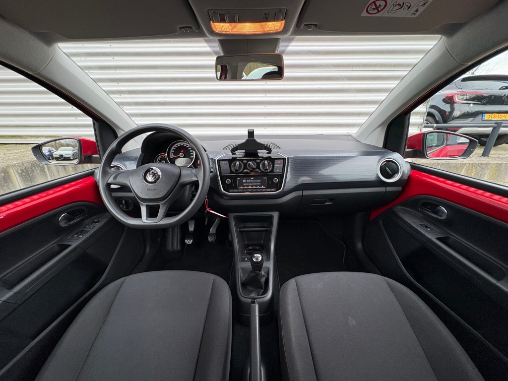 VOLKSWAGEN UP Hatchback 5 drs