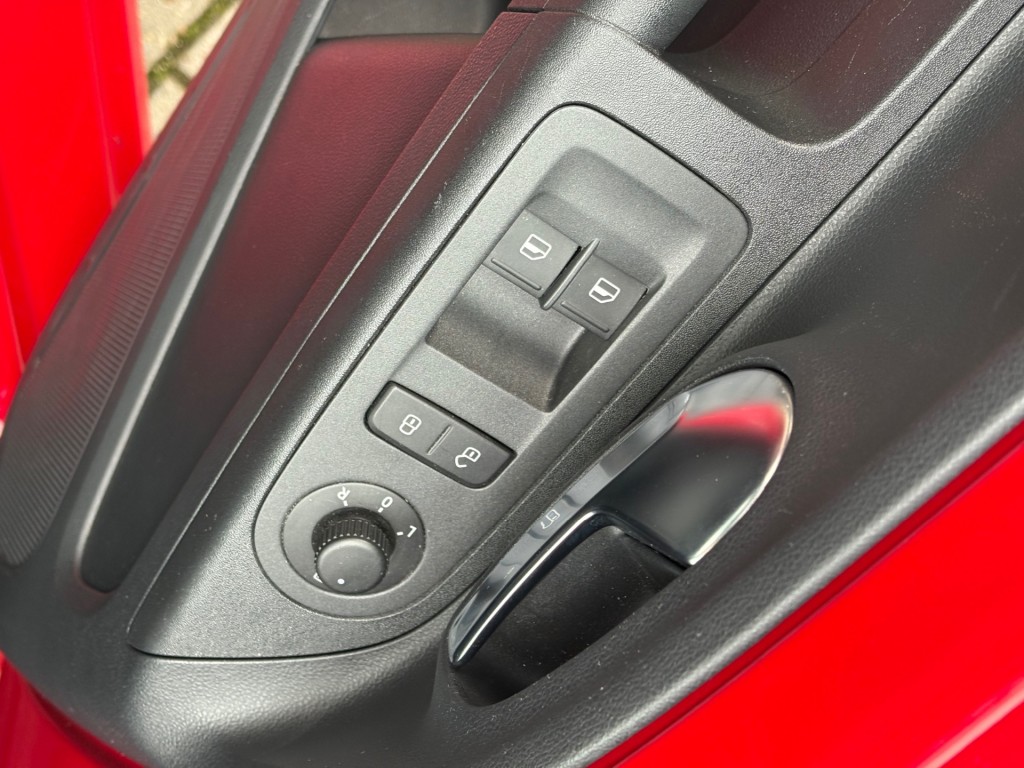 VOLKSWAGEN UP Hatchback 5 drs