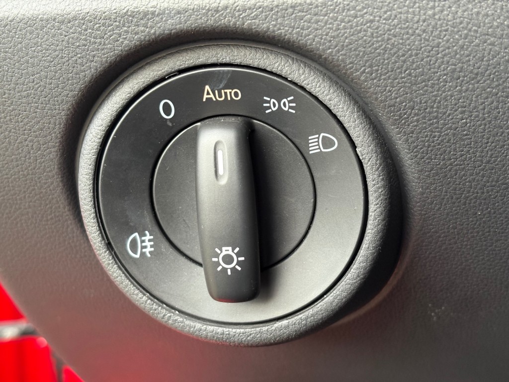 VOLKSWAGEN UP Hatchback 5 drs