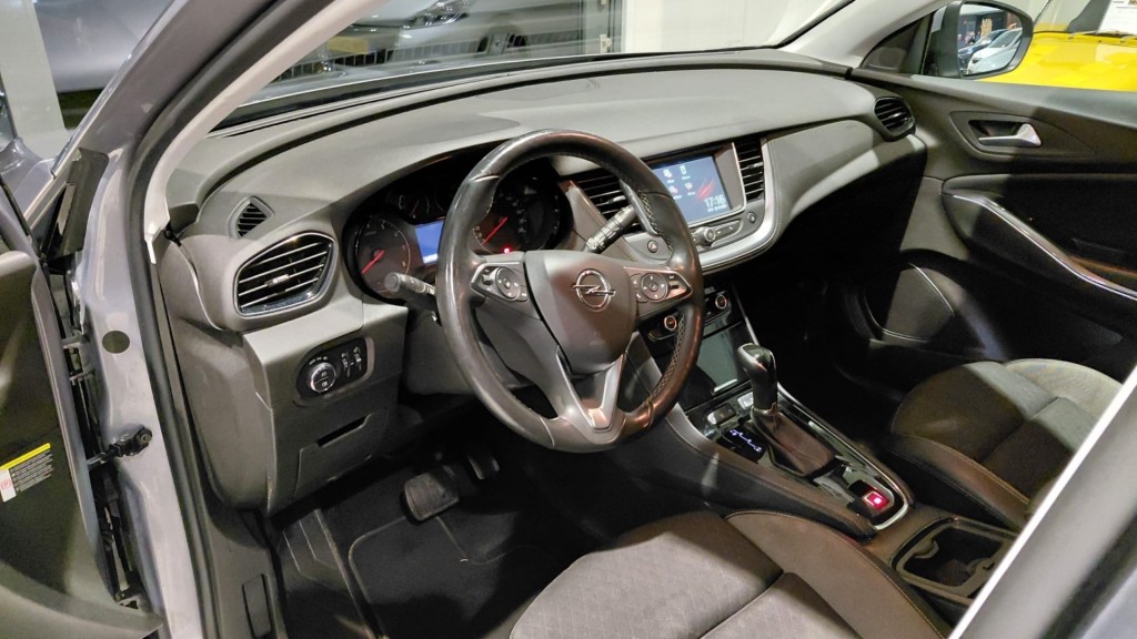 OPEL GRANDLAND SUV 5-drs