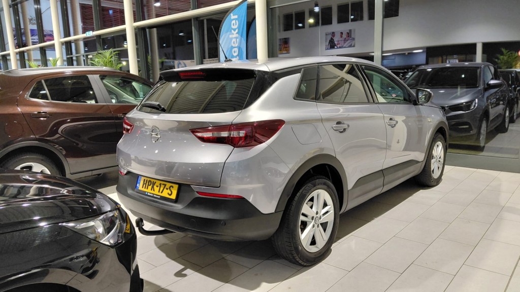 OPEL GRANDLAND SUV 5-drs