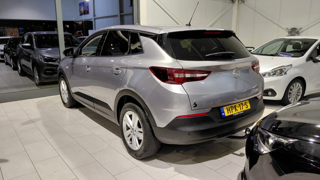 OPEL GRANDLAND SUV 5-drs