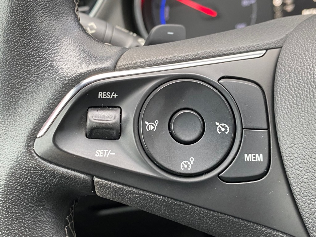 OPEL GRANDLAND SUV 5-drs