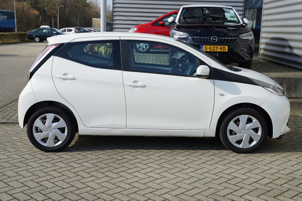 TOYOTA AYGO Hatchback 5 drs